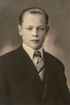 使用移动终端完成安全开户注册的用户形象